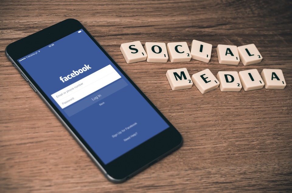 Cass. Civ. Sez. Lav., sent. 13 ottobre 2021 n. 27939: un post diffamatorio su facebook verso i superiori legittima il licenziamento per giusta causa